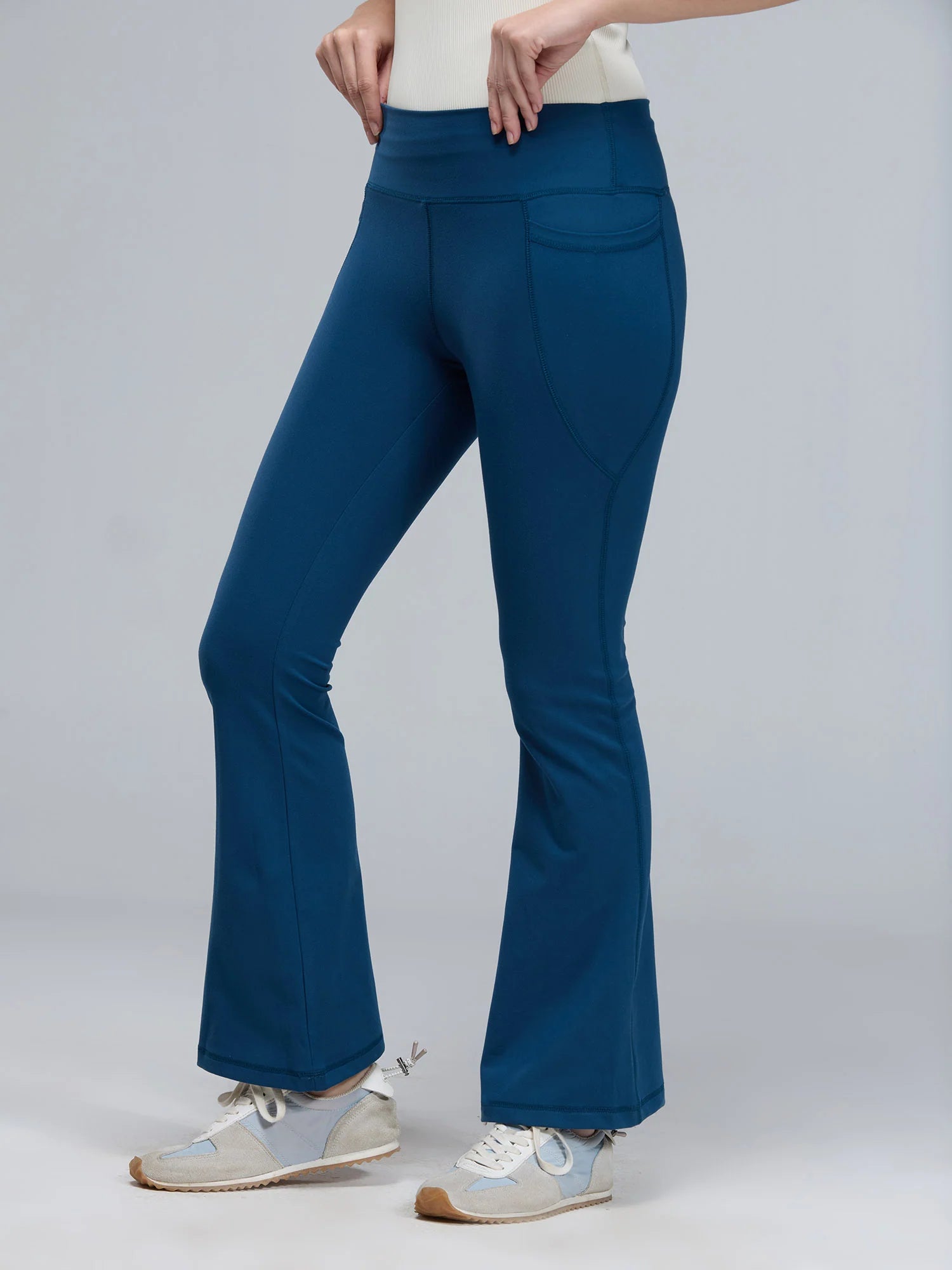 Women’s High-Waist Flared Yoga Pants – Stretch Fit Workout & Athleisure Leggings