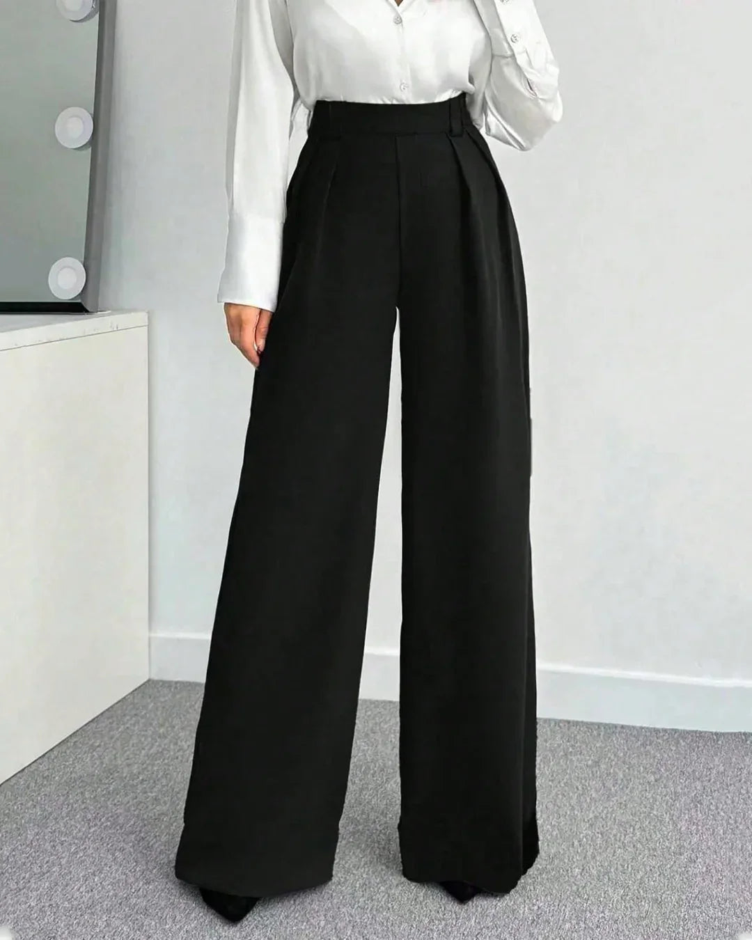 Elite High-Waisted Pleated Wide-Leg Trousers – Classic Black