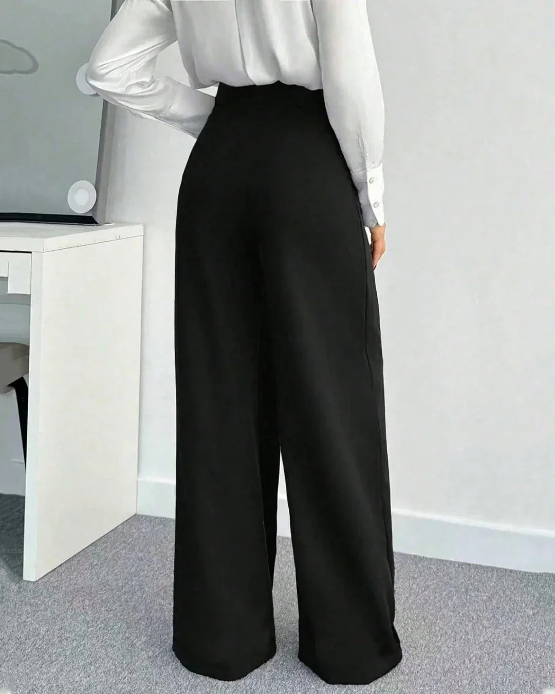 Elite High-Waisted Pleated Wide-Leg Trousers – Classic Black