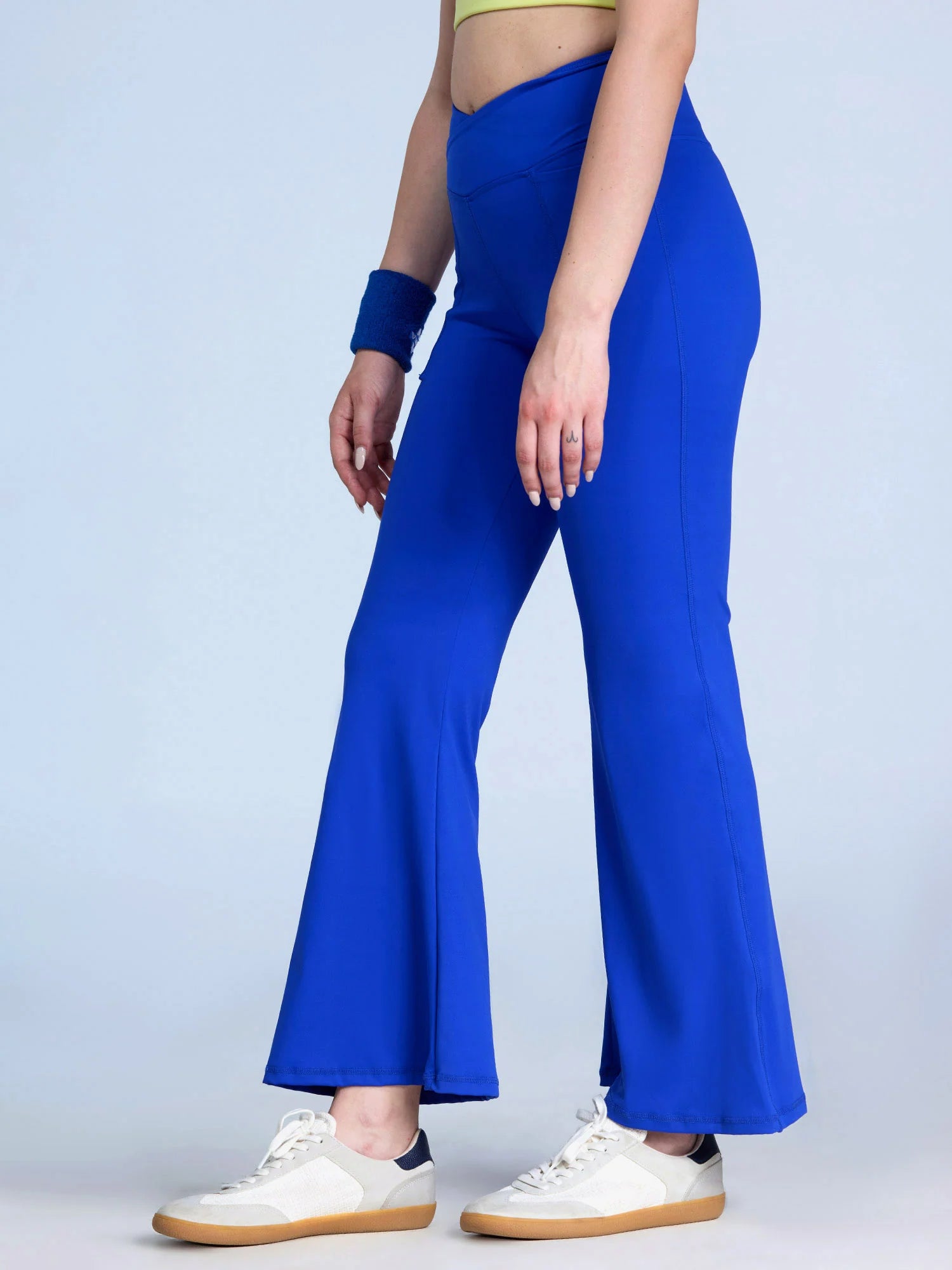 Crossover High-Waisted Flare Yoga Pants – V-Waist Bootcut Leggings (Petite & Tall)